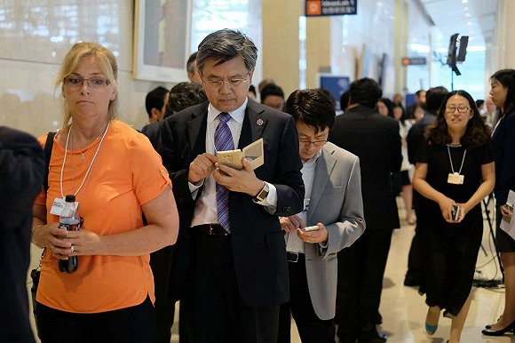 為見(jiàn)李世石，達(dá)沃斯會(huì)場(chǎng)排起長(zhǎng)龍